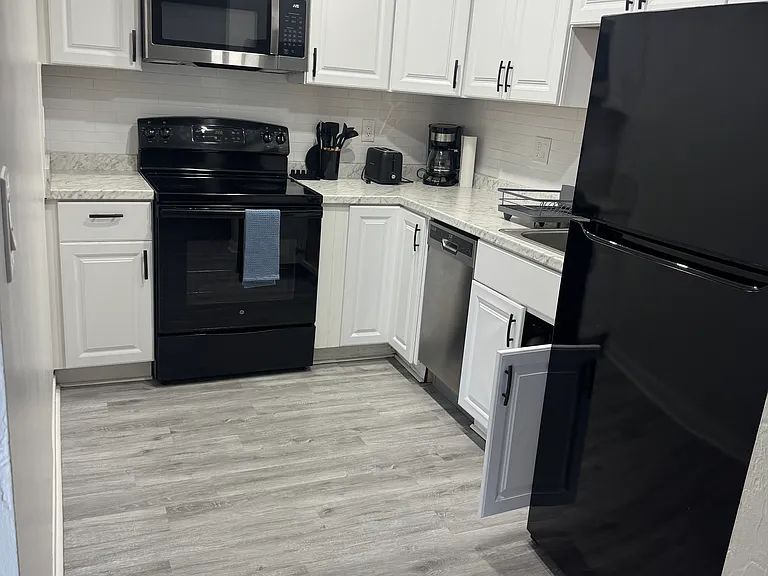 3924 SW 26th Dr #3 — Photo 11