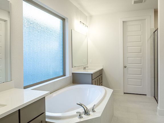 5th image of 216 Peach Orchard Ln