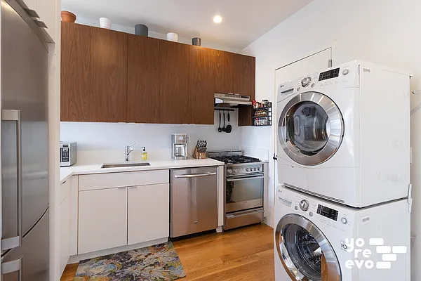 Sold by Yoreevo, LLC | media 7