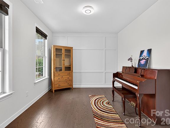 3rd image of 8224 Cornhill Ave