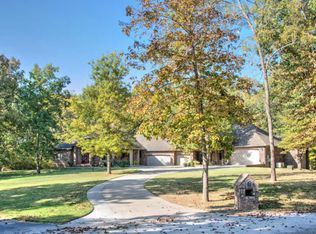 2550 W Fox Fire Ct, Nixa, MO 65714