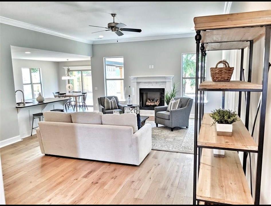 1st image of 3803 Mistletoe Ave
