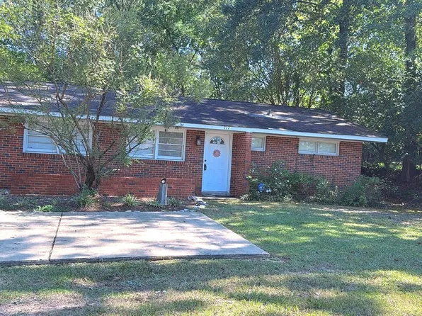 717 Perry Hill Rd, Montgomery, AL 36109