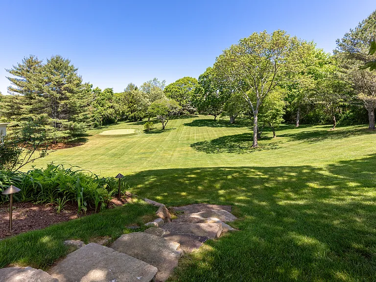 28 Washington Dr — Photo 40
