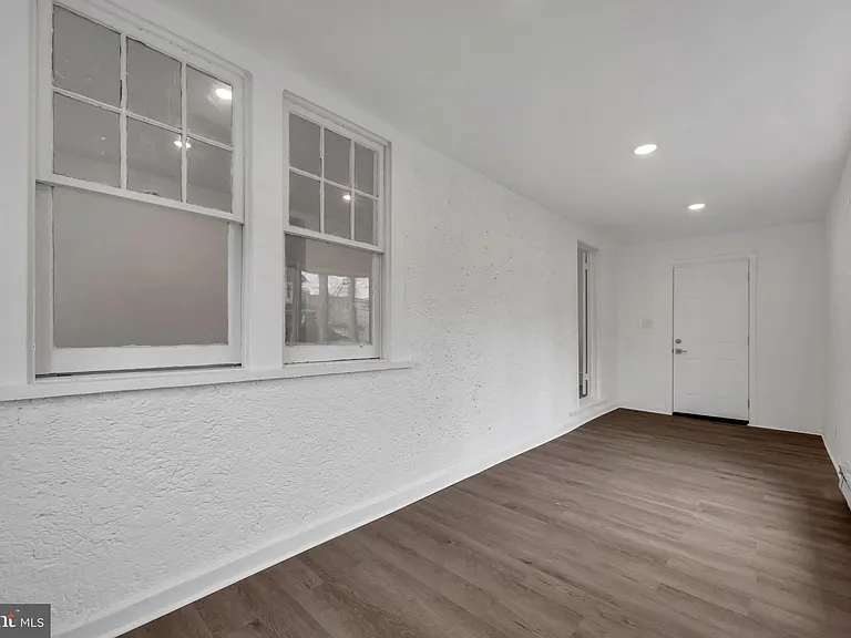 12 Montrose Ave — Photo 13
