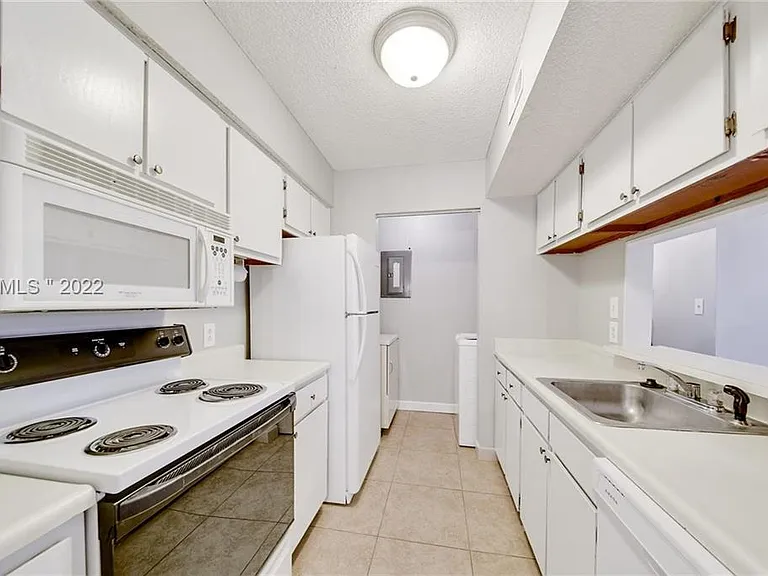 30 Mathews Dr #711 — Photo 4