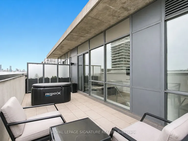 1205 Queen St W #Penthouse 704 — Photo 39
