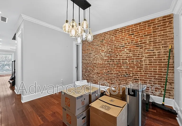 528 S Curley St — Photo 8