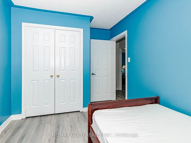 93 Footbridge Cres #UPPER LEVEL ONLY — Photo 20