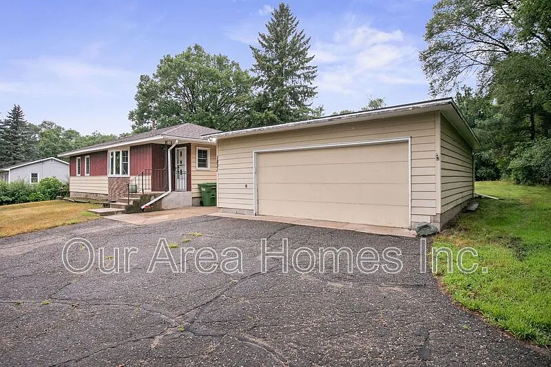 3 bed, 1.0 bath, 1139 sqft, $1,995 — Photo 1