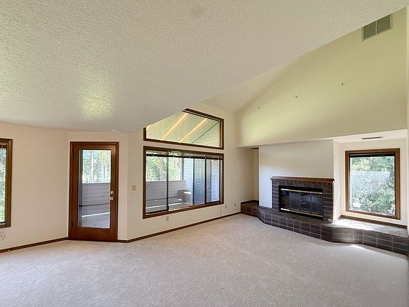4th image of 8949 SW Fairview Pl