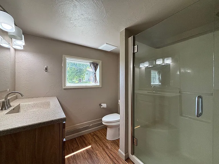 1402 S Willson Ave — Photo 7