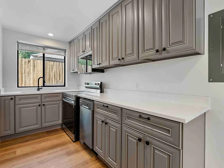 1016 E 900 S — Photo 10