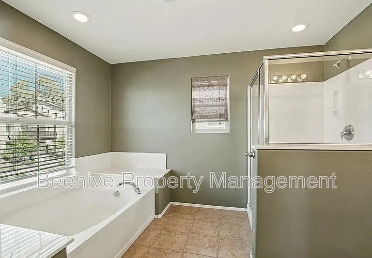 2947 N Evergreen St — Photo 4
