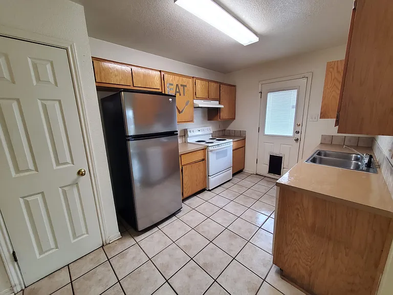4211 Thunder Creek Dr — Photo 13