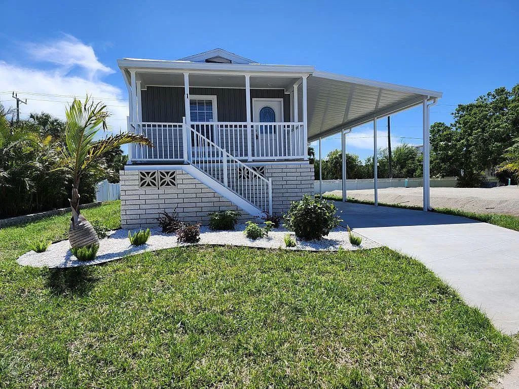 2 bed, 2.0 bath, 902 sqft, $1,199 — Photo 1