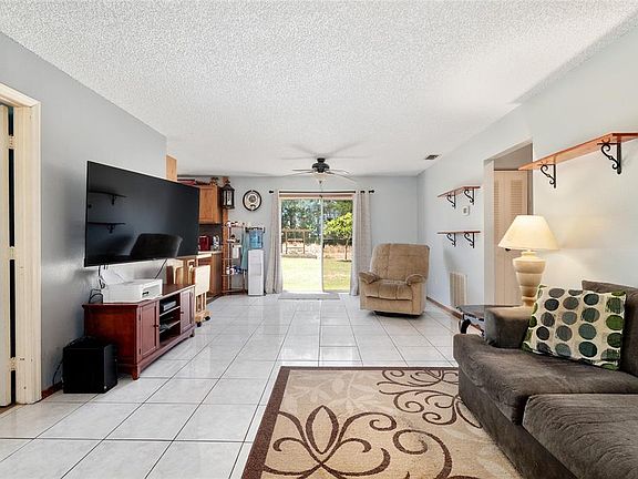 4th image of 18 Olive Cir
