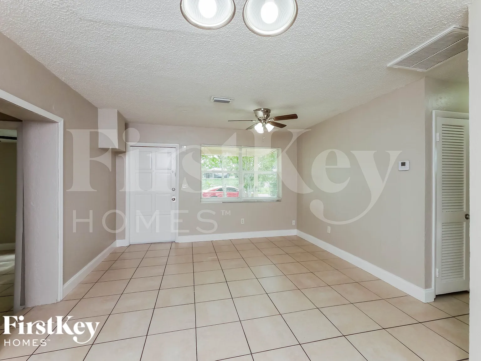4 bed, 1.0 bath, 1321 sqft, $2,375 — Photo 2