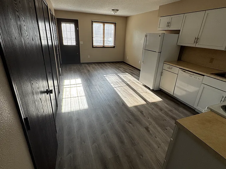 3951 Fairwood Dr — Photo 3