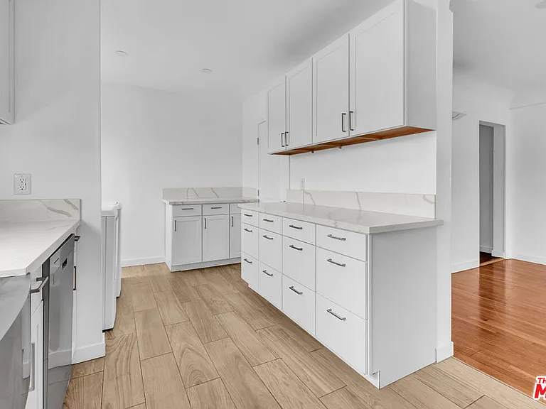 8300 Blackburn Ave — Photo 10