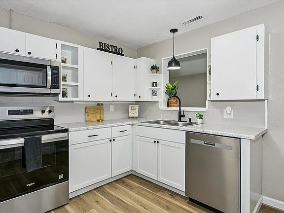 5th image of 2039 N Woodland Ave