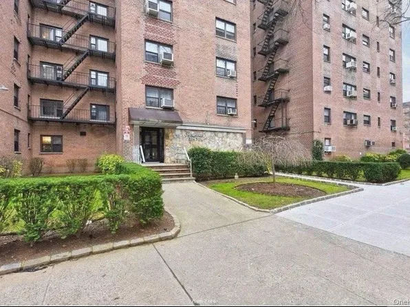 31-31 138th Street #6C, Flushing, NY 11354