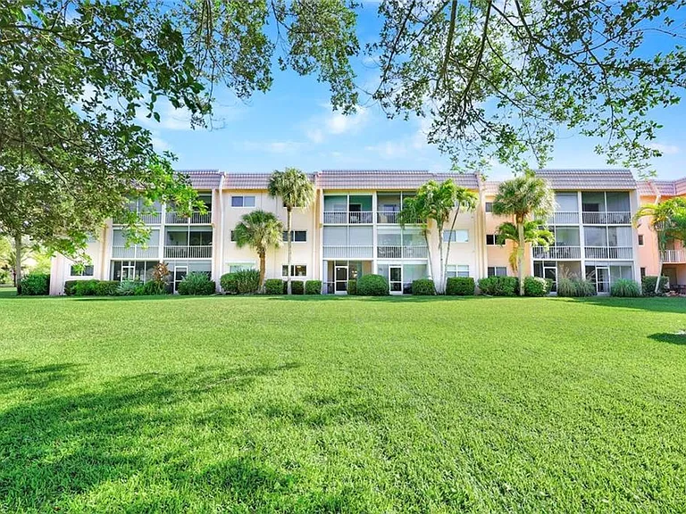 100 Forest Lakes Blvd #110 — Photo 16