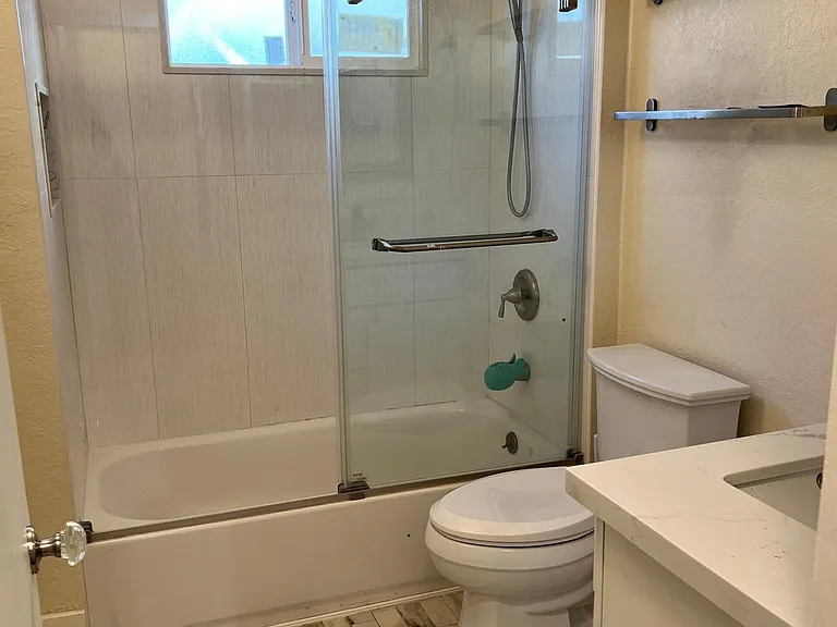2400 Harrington Ave — Photo 23