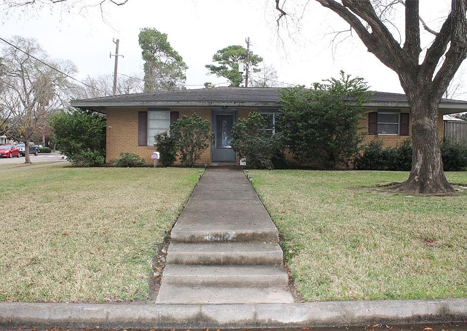 1st image of 6403 Pinehurst Dr