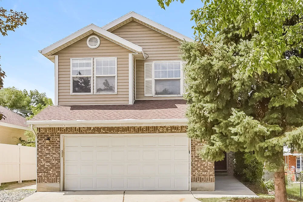 3 bed, 3.0 bath, 2231 sqft, $4,170 — Photo 1