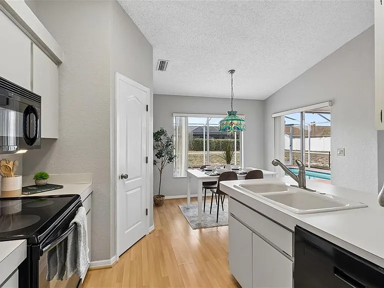 11349 Sand Hill Ave — Photo 9