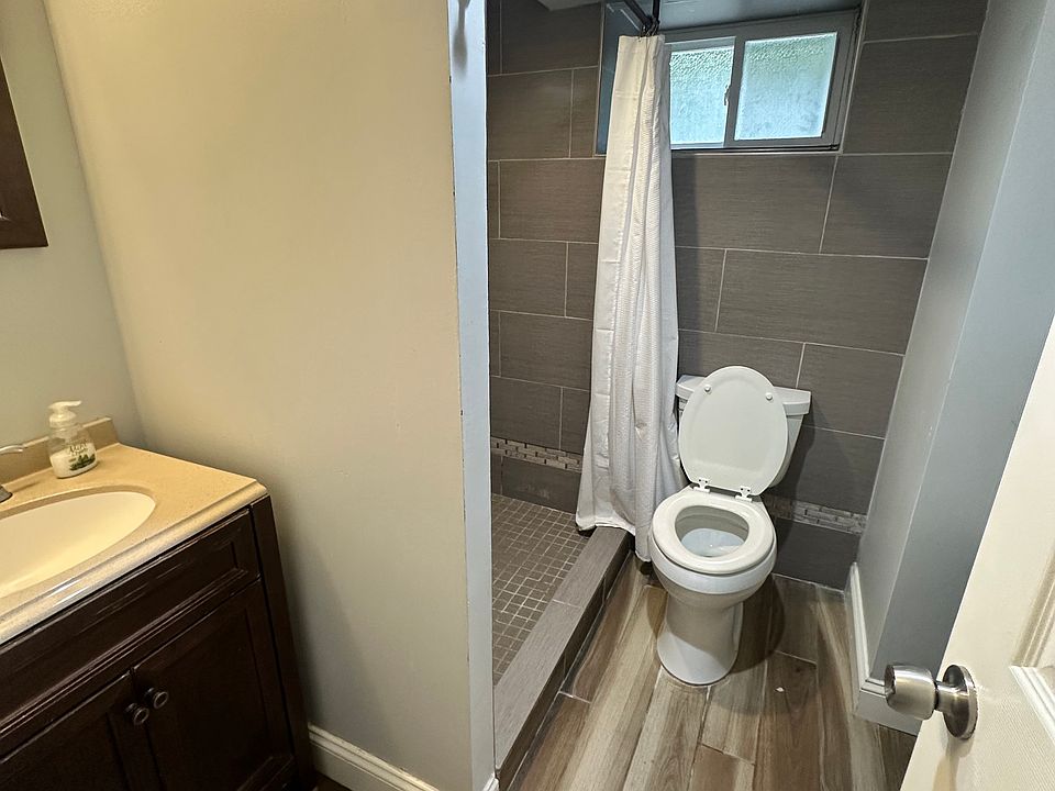 2nd image of 4 Beekman Ave #1G