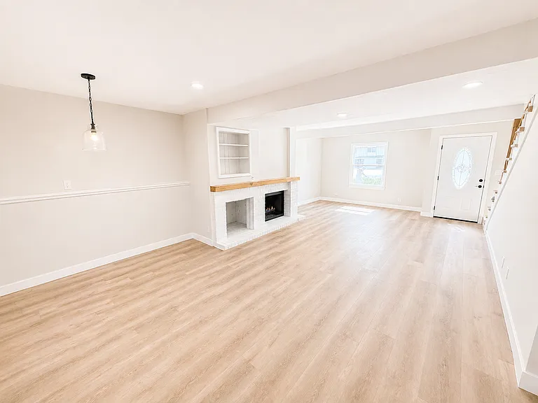 1430 E Willow Dr — Photo 3