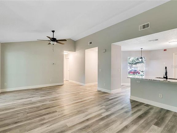 4th image of 312 Bayside Ave