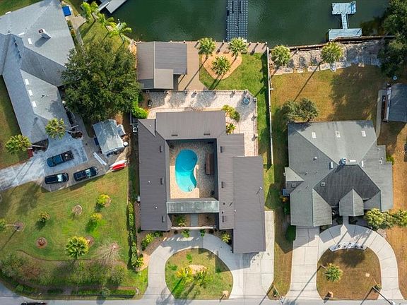 3rd image of 452 SE Paradise Point Rd