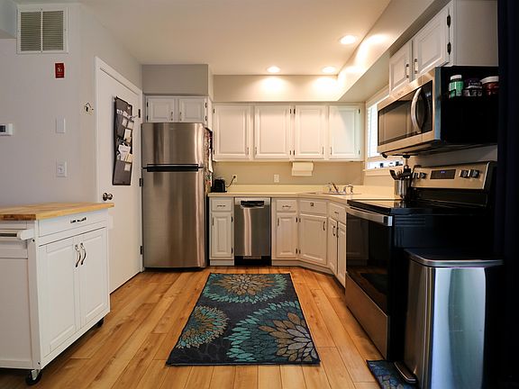 5th image of 133 Colonial Drive #403