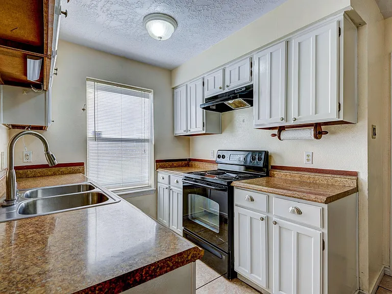 9742 Charmont Rd — Photo 11