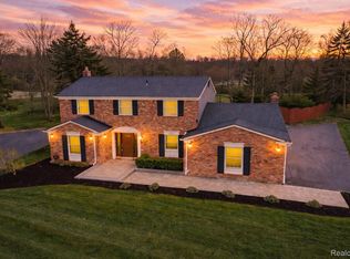 19965 Beverly Rd, Beverly Hills, MI 48025