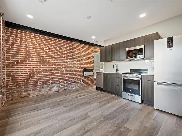 Modern Cap Hill Retreat with Historic Character — Photo 17