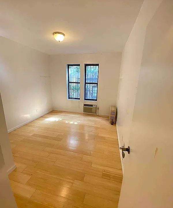 1st image of 562 W 189th St #4
