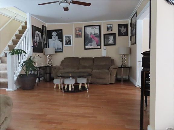5th image of 202 Garden City Dr