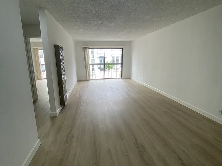 1940 Franklin St #202 — Photo 5