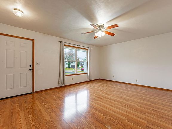 5th image of 6484 Garrett Ln