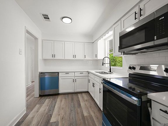 4th image of 3548 Van Buren St