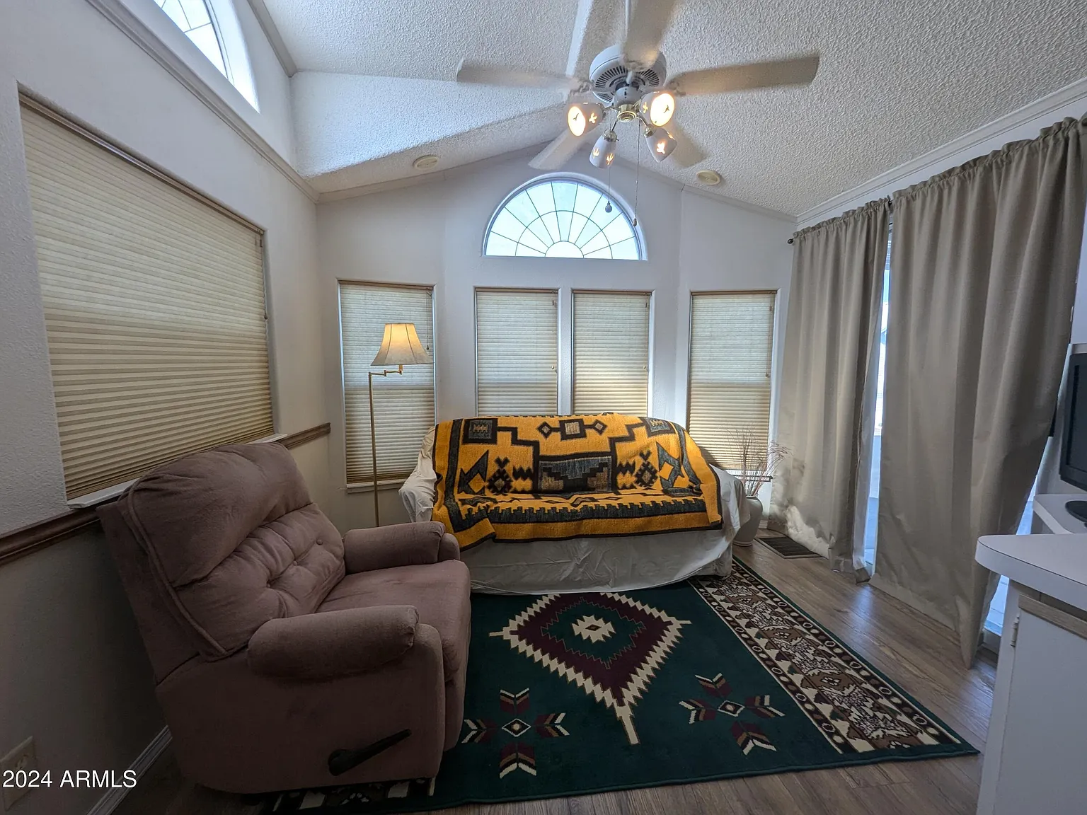 1 bed, 1.0 bath, 421 sqft, $1,200 — Photo 4