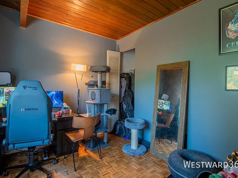4334 N Clarendon Ave #310 — Photo 10