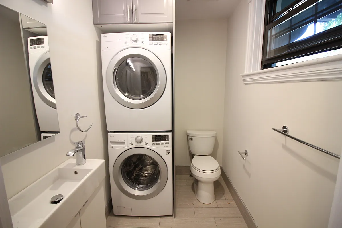 Building Photo - 65 Beech Glen St #2