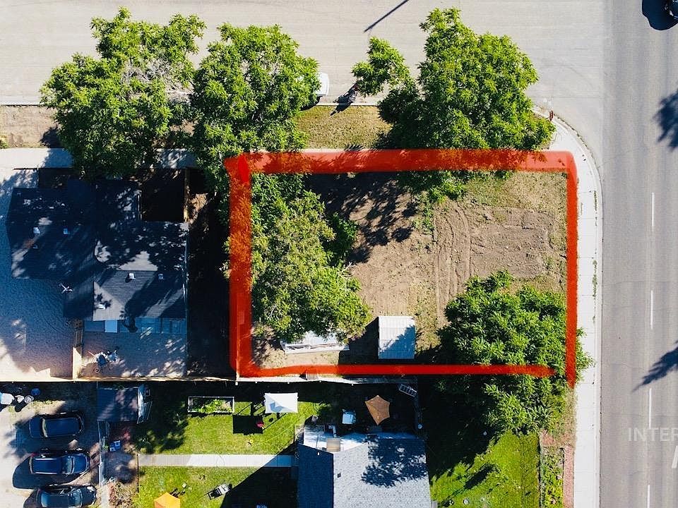 1st image of 324 16th Ave S