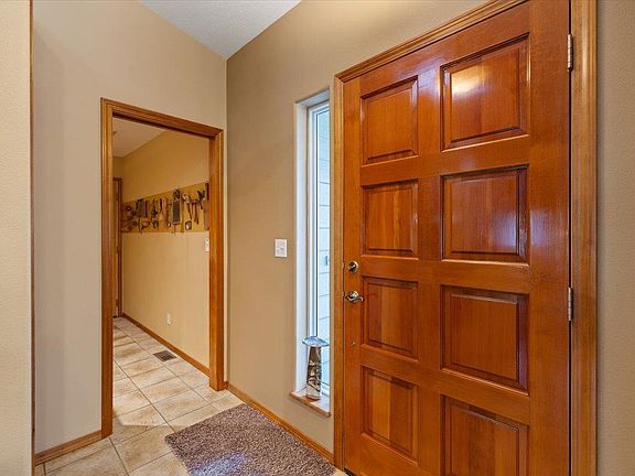 4th image of 307 E Bridlewood Ln