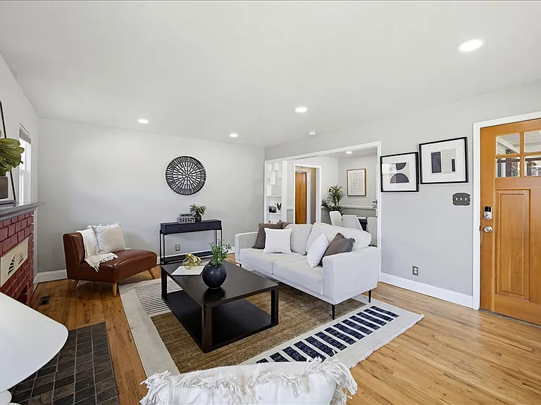 611 S Michael St — Photo 4